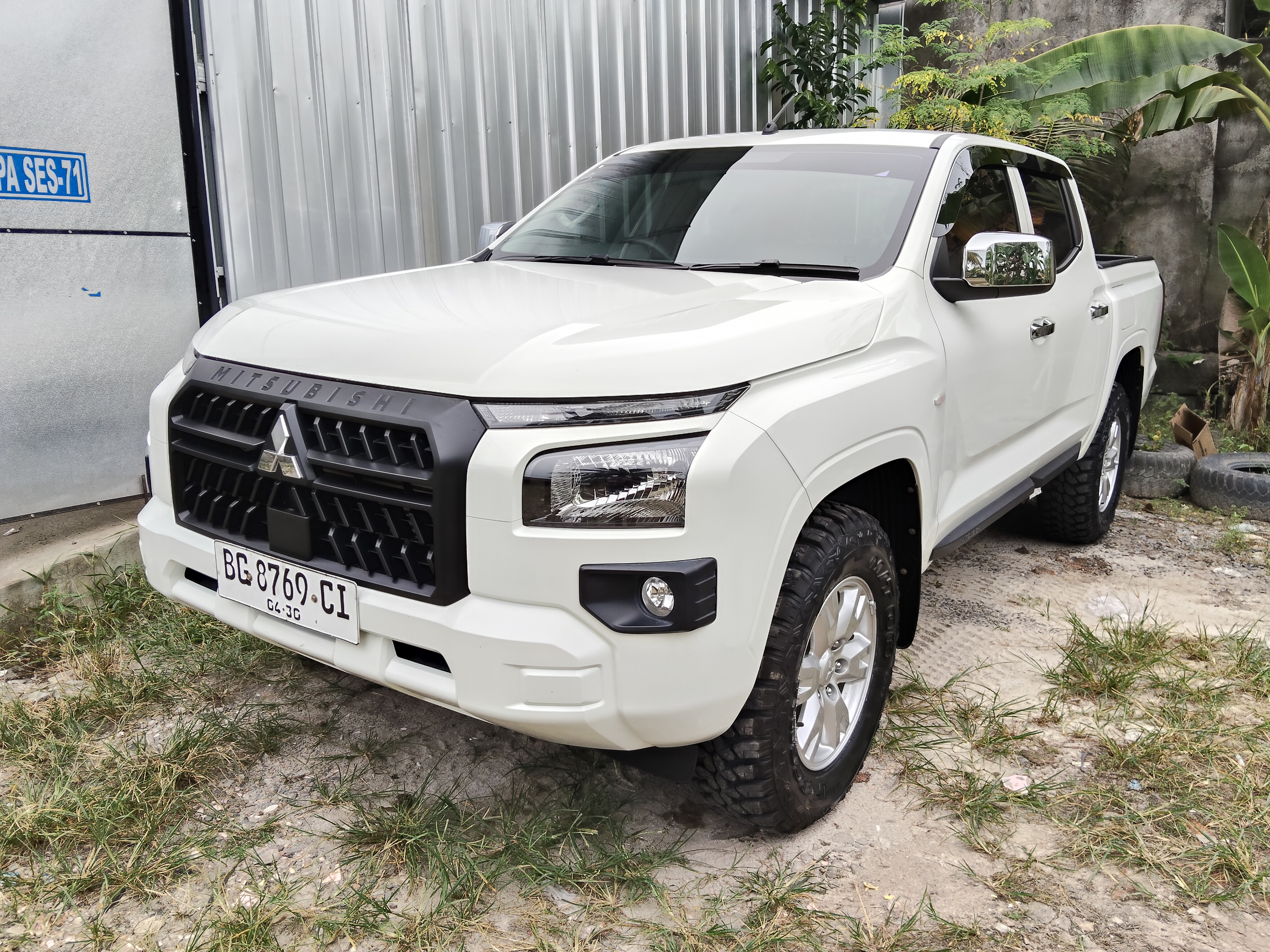 Kendaraan operasional proyek di Sumatera Selatan